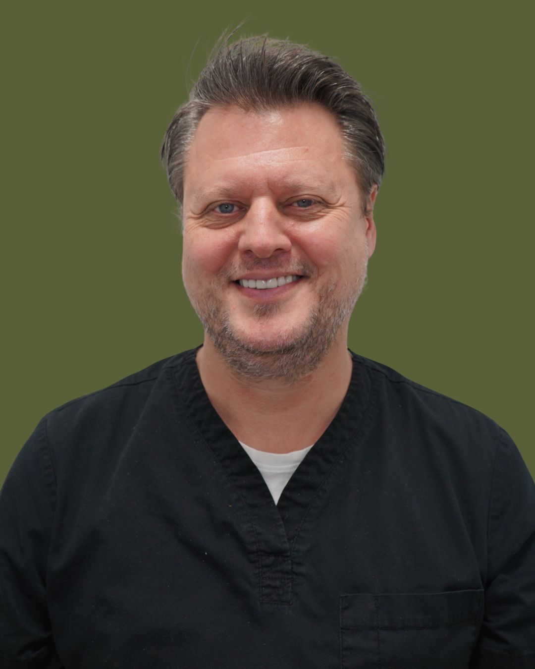 Dr Pete Niesiolowski BDS, Aesthetic and Implant Clinician